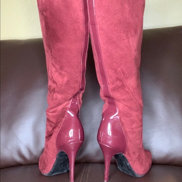 Boot - Picture 3 of 10